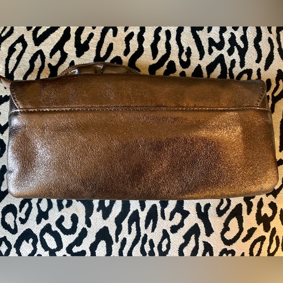 NWOT BEAUTIFUL BRONZE COLORED CLUTCH. 2COMPARTMENTS PLUS ZIPPER COMPARTMENT. - Picture 5 of 9